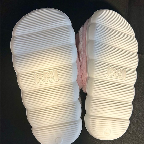 Cute Labubu Slippers - Picture 5 of 7